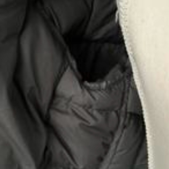Black puffer or bubble Northface coat with hood - Picture 3 of 8